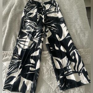☀️3/$25 Rachel Zoe Pants Extra Small Black White Jungle Leaf Relaxed Wide Leg XS